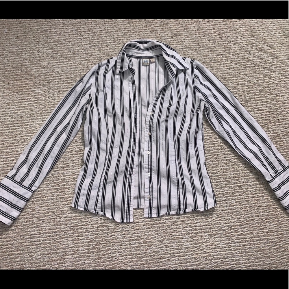 long sleeve button up stripped shirt size M